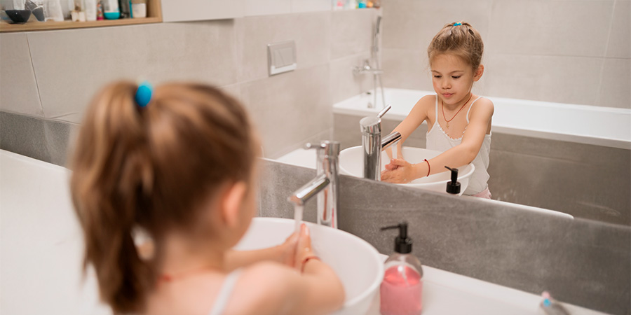 Qual o momento certo para começar a ensinar higiene infantil
