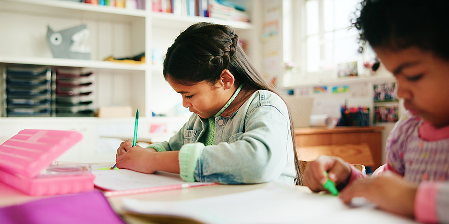 Parceria entre família e escola fortalece a escrita correta